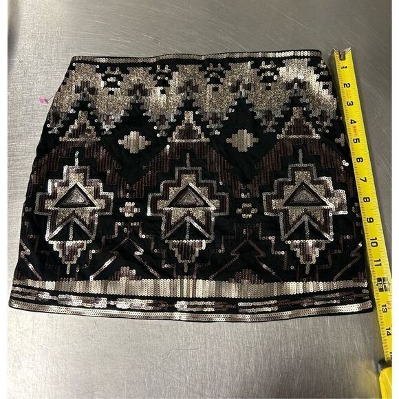 Womens Express Sequin Aztec Mini Skirt Size XSmall./TP. Used. Excellent conditio - Picture 6 of 6